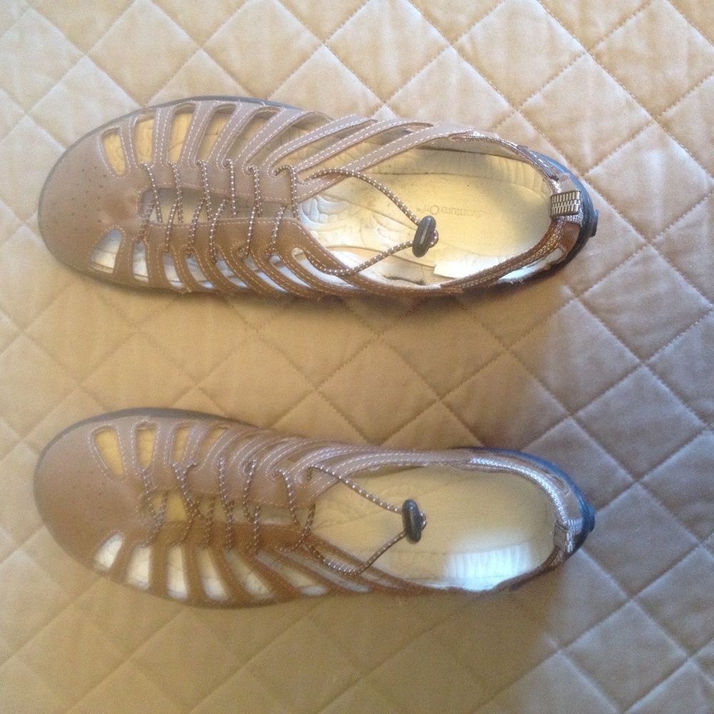 JBU Barefoot Design Sandals